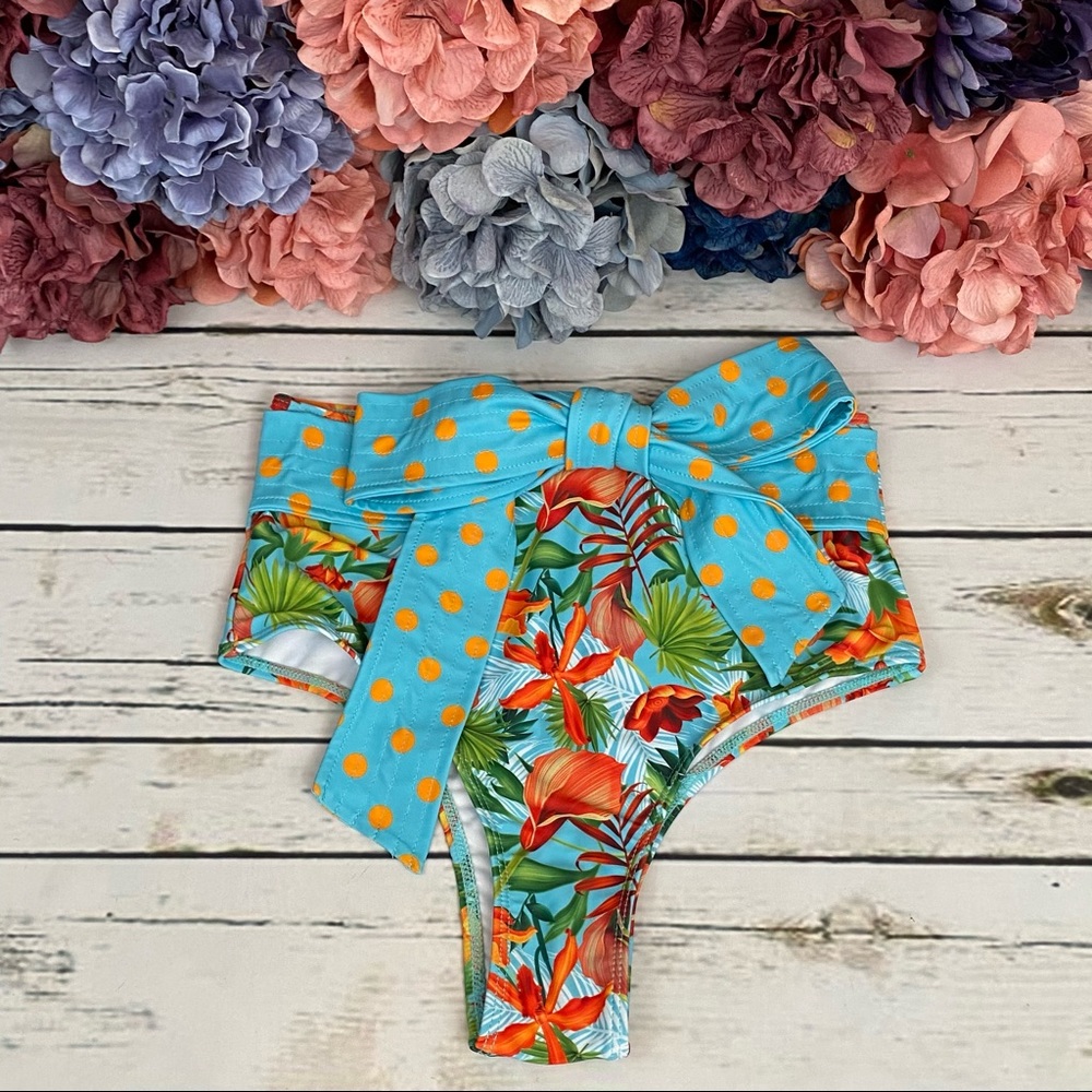 Retro Ruffled One Sleeve Tropical Bandeau High Waist Bikini - Picture 11 of 16